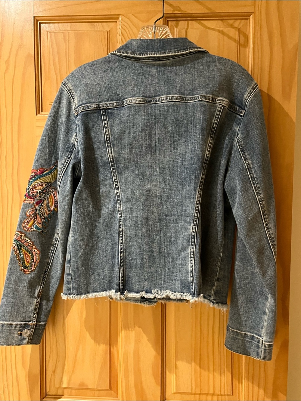 CHICOS Embroidered Denim Jacket sz 1 (8) - Picture 5 of 10